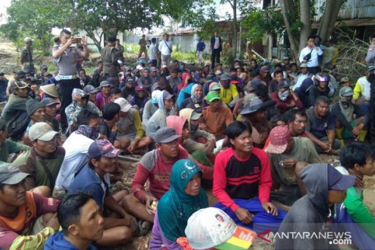 Bupati Bangka Tengah minta penambang timah angkat kaki dari lokasi eks Koba Tin