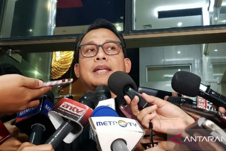 Penyidik KPK panggil dua tersangka korupsi pengadaan barang/jasa Solok Selatan