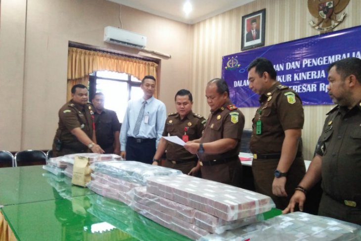 Kejari Sampang selamatkan uang negara Rp9,9 miliar dari kejahatan korupsi