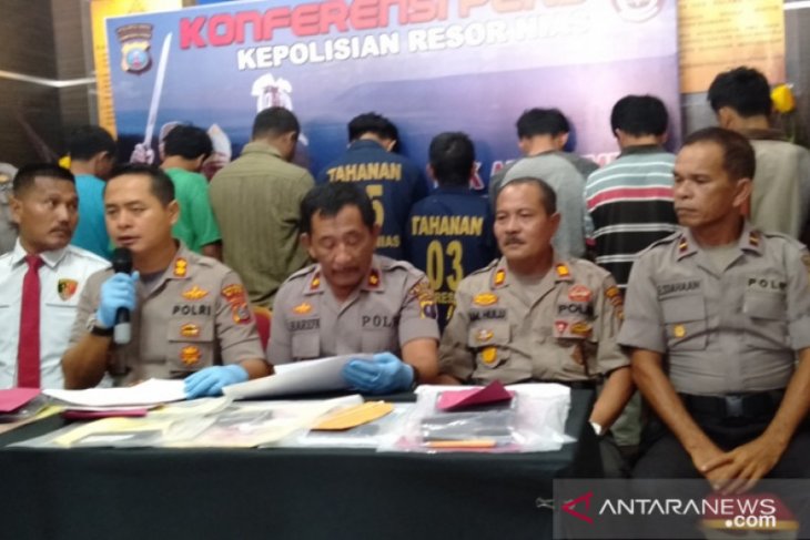 Polres Nias tangkap 10
