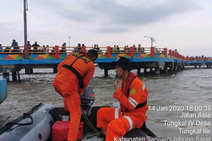 Tim SAR lanjutkan pencarian remaja yang terseret arus di Kuala Tungkal