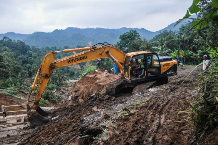 Relawan NU Lebak jalan kaki ke lokasi bencana untuk salurkan logistik