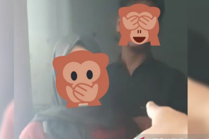 Sepasang muda-mudi di tangkap saat 'indehoi' di Alun-alun