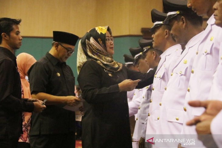 Mobil Operasional Desa Tidak Dipasang Stiker Bupati Bogor Sindir