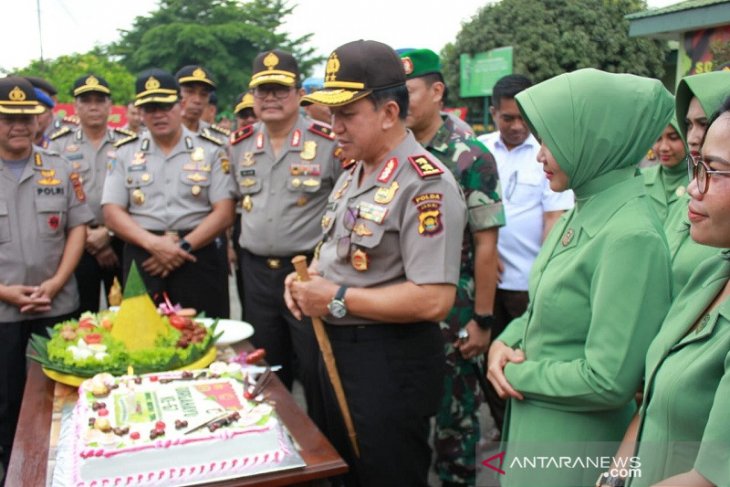 Kapolda Jambi berikan kado kejutan HUT Batalyon Yonif Raider 142/KJ