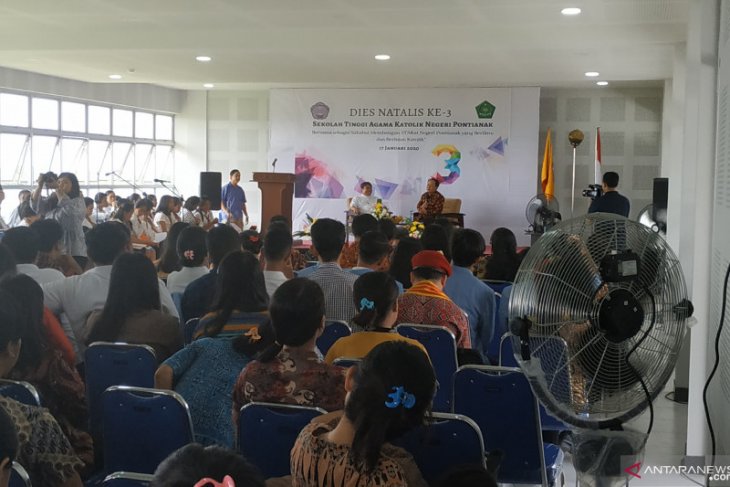 Sekolah Tinggi Agama Katolik Negeri Pontianak gelar Dies Natalis ke-3