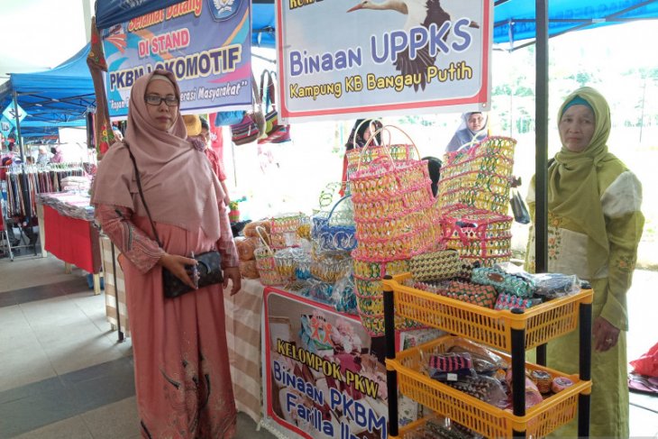 PKBM Farilla Ilmi Padang daur ulang sampah jadi produk bernilai jual