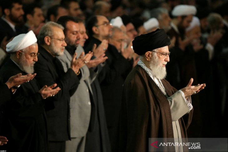 Khamenei mendukung Garda setelah kerusuhan atas jatuhnya pesawat
