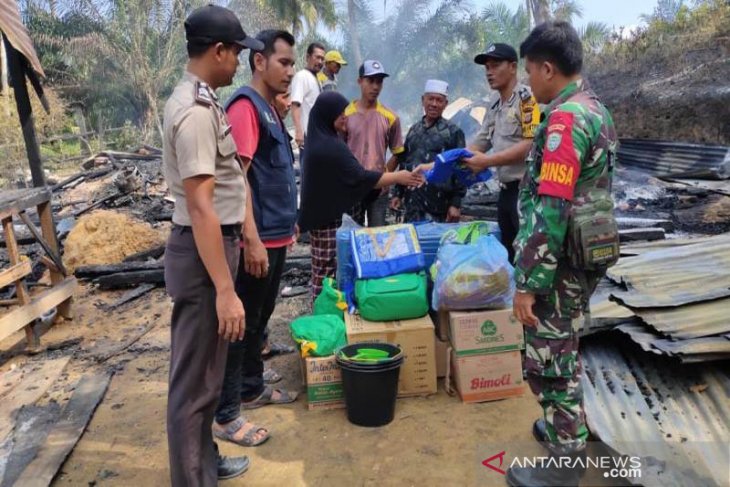 Korban kebakaran rumah di Aceh Timur terima bantuan