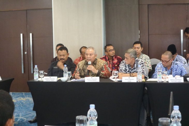 Bupati Safrial ngebet realisasikan pembangunaan pelabuhan laut Tanjabbar