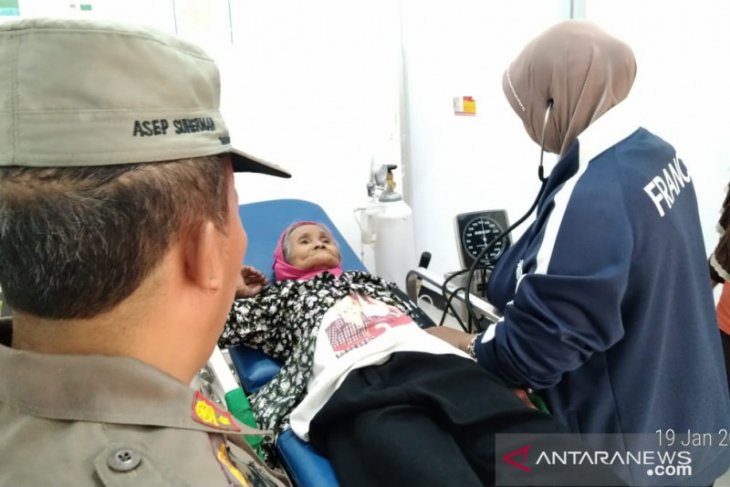 Nenek Ipah selamat setelah hilang enam hari di hutan