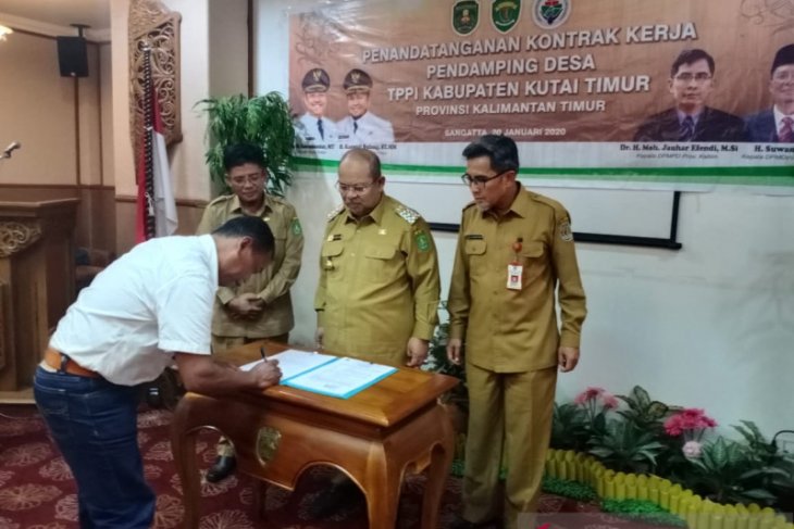 432 TPP Kaltim Tandatangani Kontrak Secara Serentak