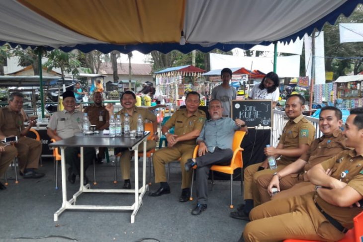 Sekda Langkat ngopi bareng di warung kopi