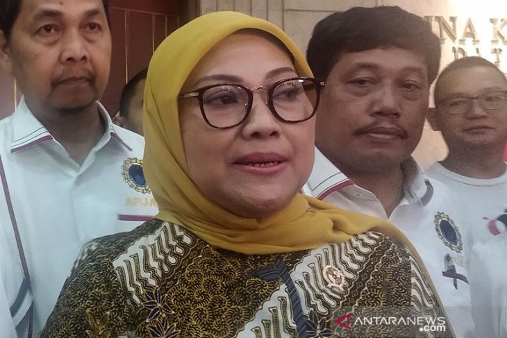 Terkait tenaga kerja asing asal China, Menaker tunggu langkah Menkes