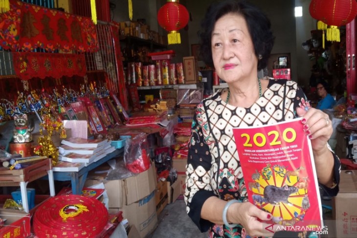Penjual pernak-pernik Imlek di Banjarmasin sepi pembeli