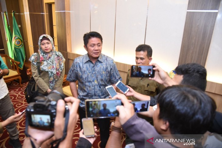 Gubernur minta masyarakat tidak tebang pohon sembarangan