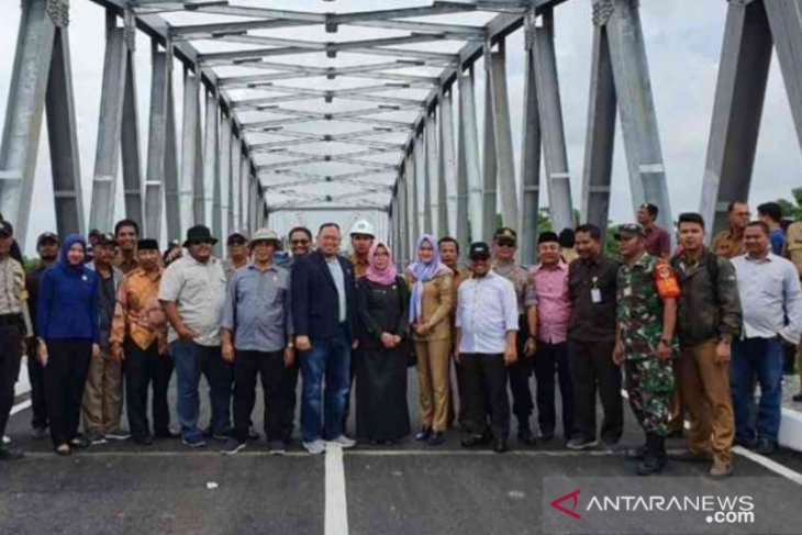 Jembatan penghubung Bekasi-Karawang siap dilintasi