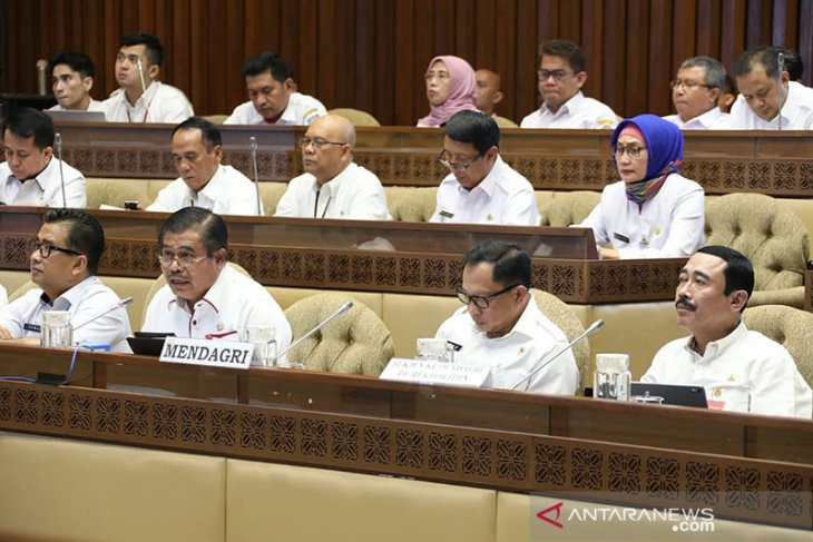 Komisi II minta tenaga honorer lama prioritas jadi PNS