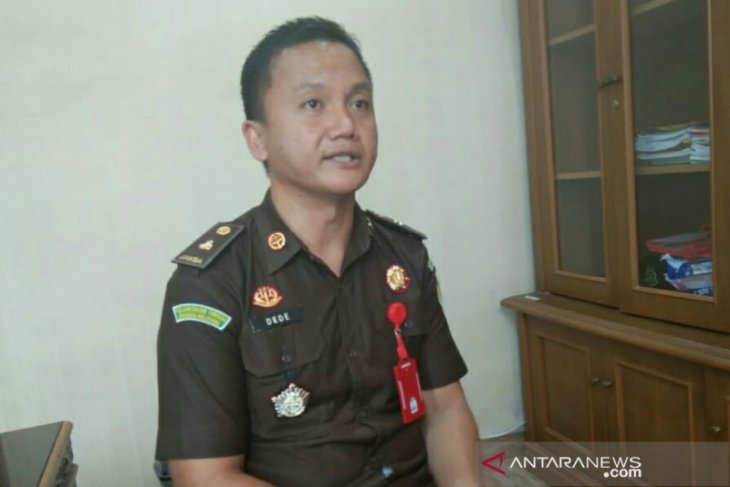 Kejari Palembang terima limpahan dua tersangka dugaan suap calon siswa bintara