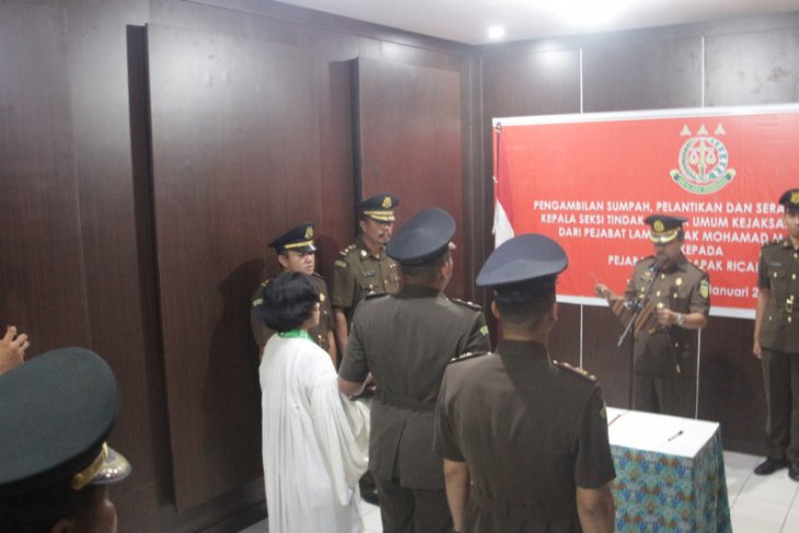 Pengambilan sumpah jabatan Kasi Pidum Kajari Paser