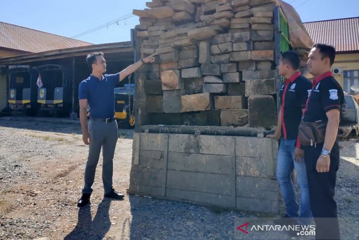 Polisi amankan satu truk kayu ilegal di Aceh Jaya, empat orang diringkus
