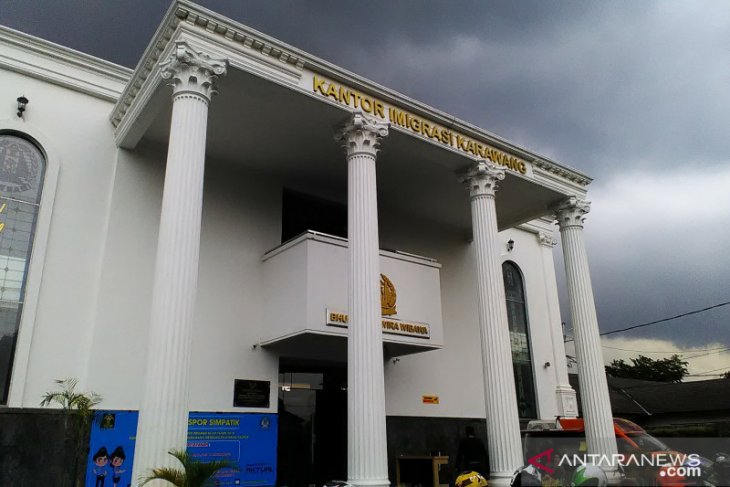 Imigrasi Karawang menolak puluhan permohonan paspor calon TKI ilegal