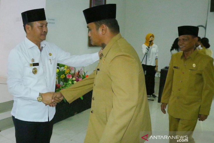 Bupati Nikson lantik 227 pejabat eselon, ini daftarnya