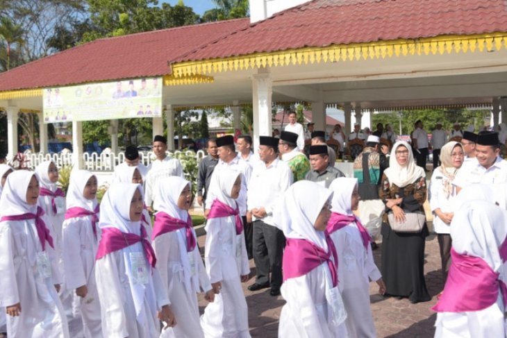 Ribuan siswa MDTA Deliserdang ikuti manasik haji akbar