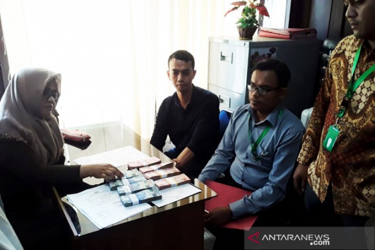 Kejari Banda Aceh tahan PNS terima gaji ganda, kerugian negara capai Rp375 juta