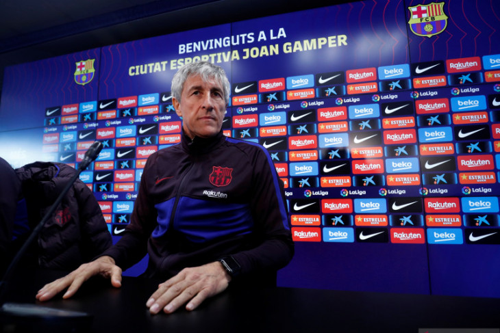 Pelatih Barca Setien akui tidak senang dengan performa timnya
