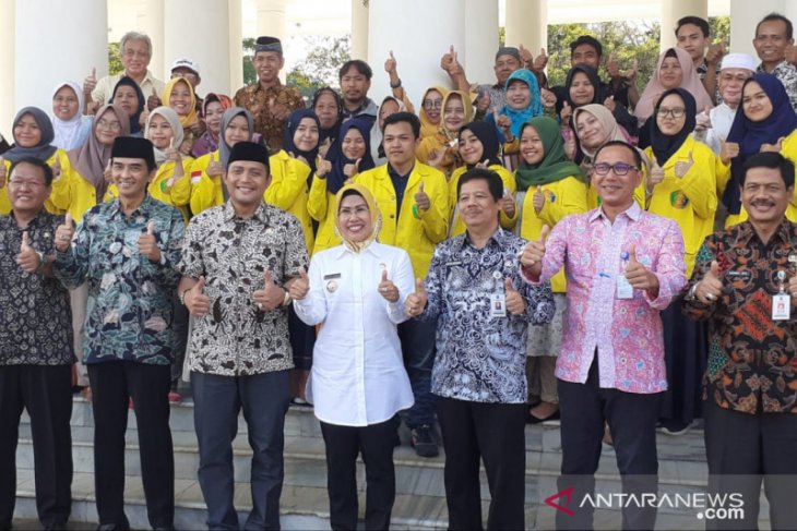 Bupati apresiasi prestasi mahasiswa penerima beasiswa Pemkab Serang