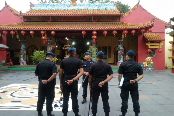 Polda Banten sterilisasi vihara Avalokitesvara jelang Imlek