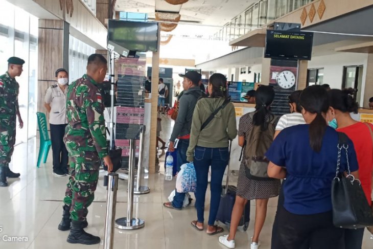 Antisipasi virus Corona, Satgas Pamtas Yonif R 142/KJ berlakukan pengawasan ketat