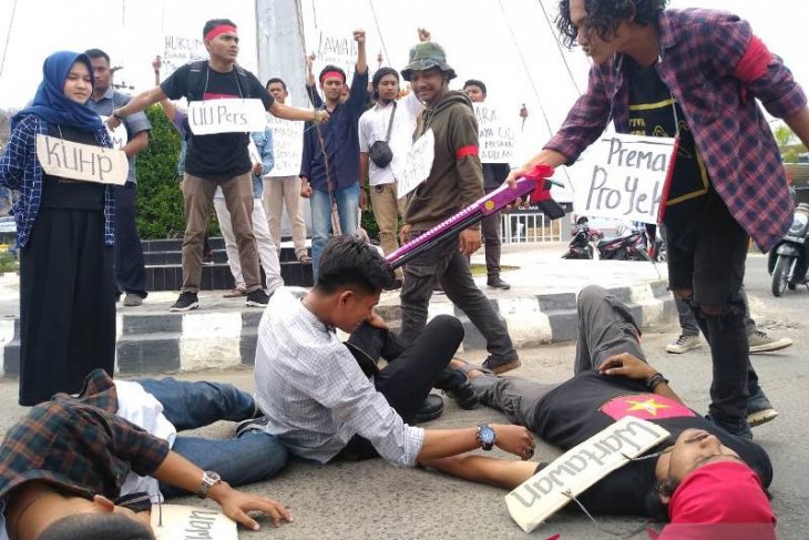 Mahasiswa desak polisi usut tuntas kasus kekerasan wartawan di Aceh Barat