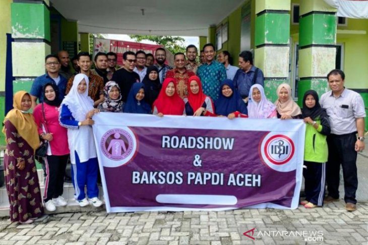Dokter spesialis penyakit dalam gelar bakti sosial di Aceh Barat dan Nagan Raya