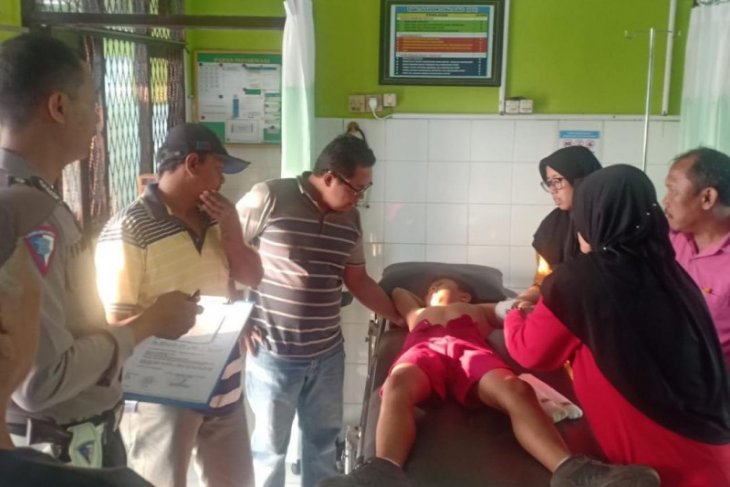 Seorang pelajar SD di Kediri tersenggol kereta api saat berangkat sekolah