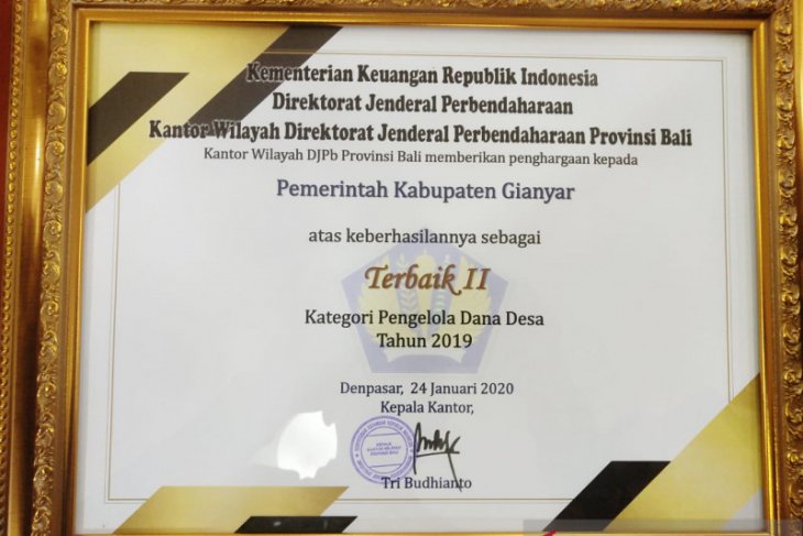 Pemkab Gianyar raih penghargaan pengelola dana desa 2019