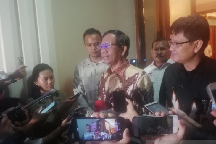 Mahfud MD minta soal virus corona masyarakat tenang