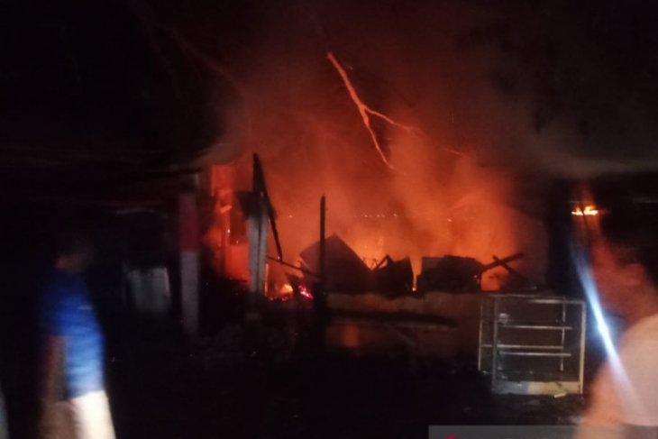 Pemilik kios dan bengkel di Ambon mengalami rugi jutaan rupiah akibat kebakaran