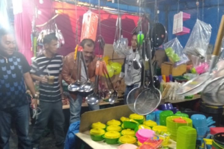 Legislatif dukung pasar murah di lapangan Kodim 0213/Nias