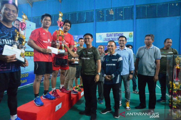Bank Kalsel juara tunamen bulutangkis 2020