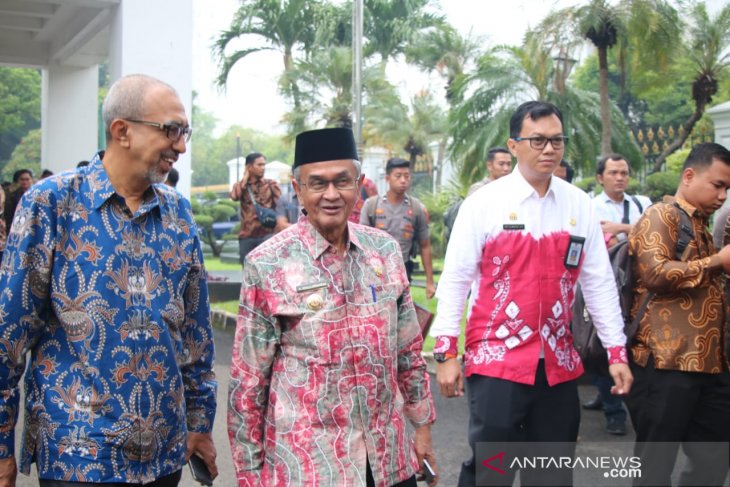 Presiden Jokowi pimpin rakornas pengendalian karhutla di Istana Negara