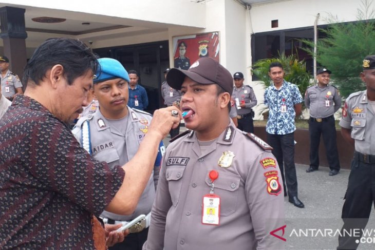 Satresnarkoba Polresta Ambon periksa mendadak 25 anggota personel