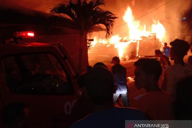 Kebakaran di Lhokseumawe, lima unit rumah ludes terbakar