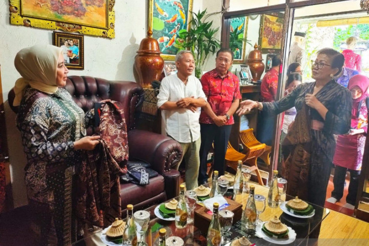 Dekranasda Bali minta motif songket dipatenkan