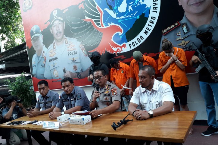 Drug dealer in Jakarta orders cocaine through social media platforms