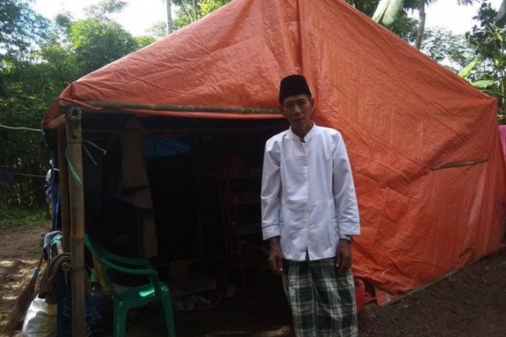 Belum jelas pembangunan Huntara, korban banjir Lebak bertahan di tenda pengungsian