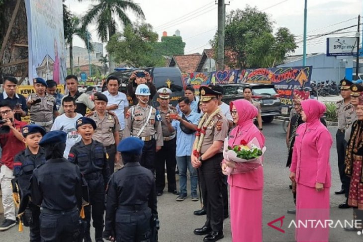 Kapolda Jambi Irjen Pol Firman disambut dua