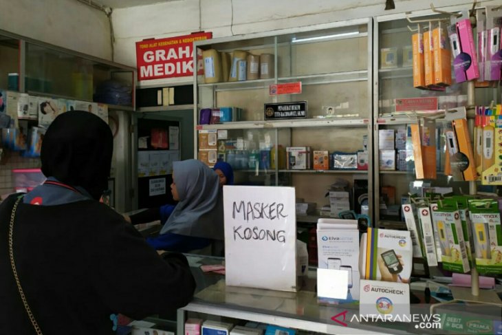 Apotek di Palembang batasi penjualan masker karena stok menipis