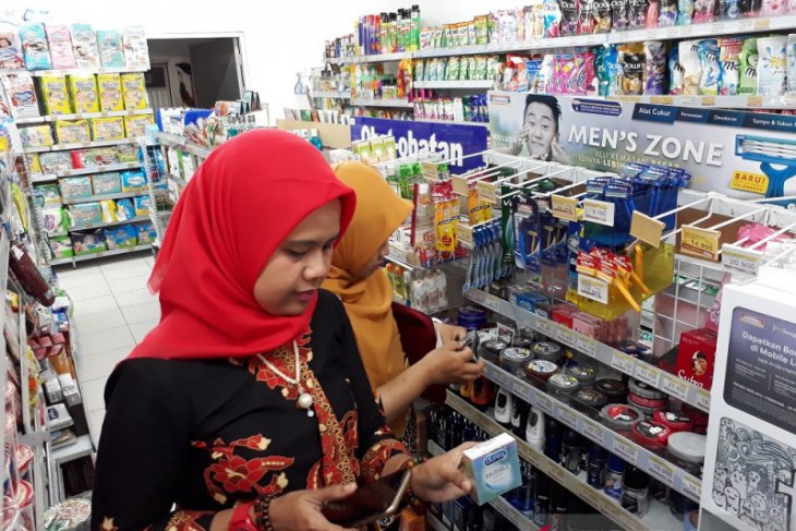 Di Kediri, petugas gabungan sidak toko perbelanjaan jelang Valentine